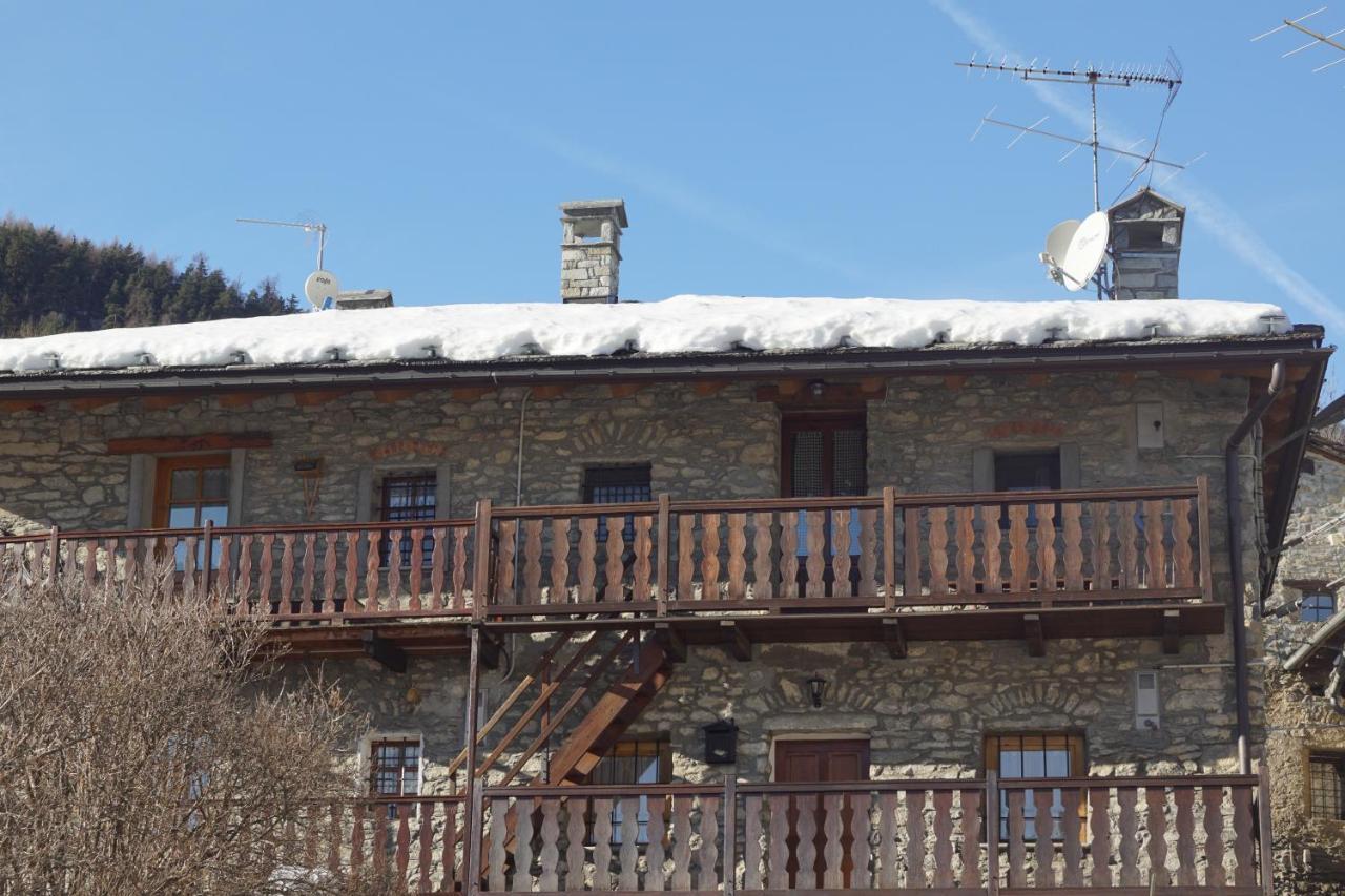 Attico Panoramico Con Soppalco Apartment Gignod Exterior photo